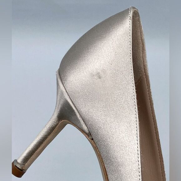 Manolo Blahnik Hangisi 70 Embellished Satin Pumps size 37 - Picture 11 of 14